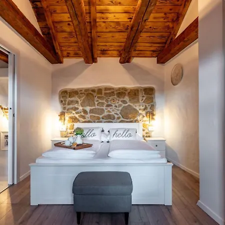 Filumena Mit Blick Auf Wasser By Interhome *