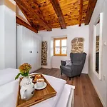 Filumena Mit Blick Auf Wasser By Interhome لوبار
