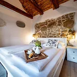 Filumena Mit Blick Auf Wasser By Interhome