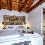 Filumena Mit Blick Auf Wasser By Interhome لوبار