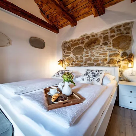Filumena Mit Blick Auf Wasser By Interhome