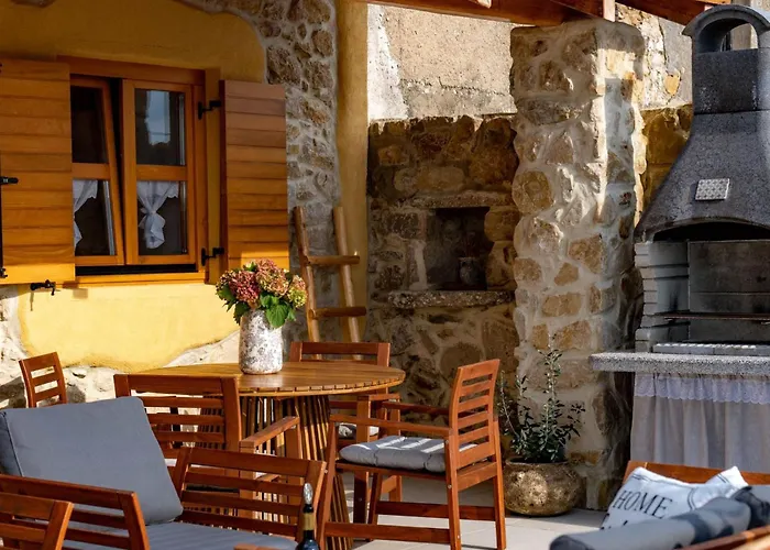 Filumena Mit Blick Auf Wasser By Interhome *